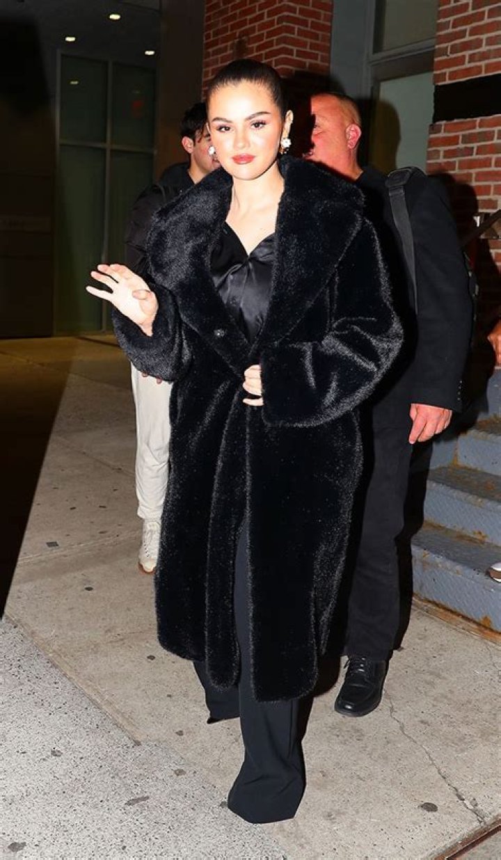 Selena Gomez Wows In Faux Fur Coat At Rare Beauty Event: Photos – Hollywood Life