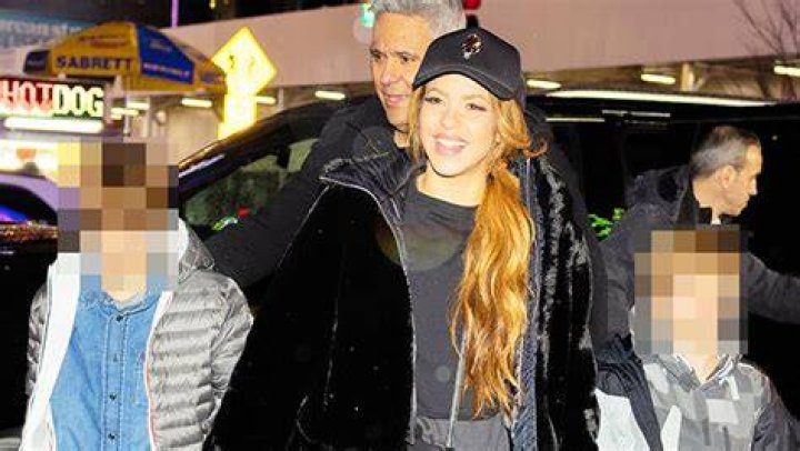 Shakira Leaves Barcelona With Her Sons For New Home In Miami – Hollywood Life