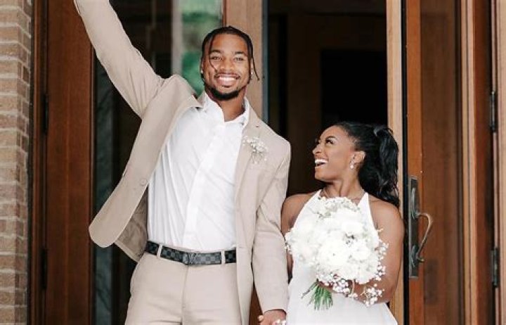 Simone Biles’ Husband Jonathan Owens Doubles Down on Having ‘No Clue’ Who She Was Before They Met