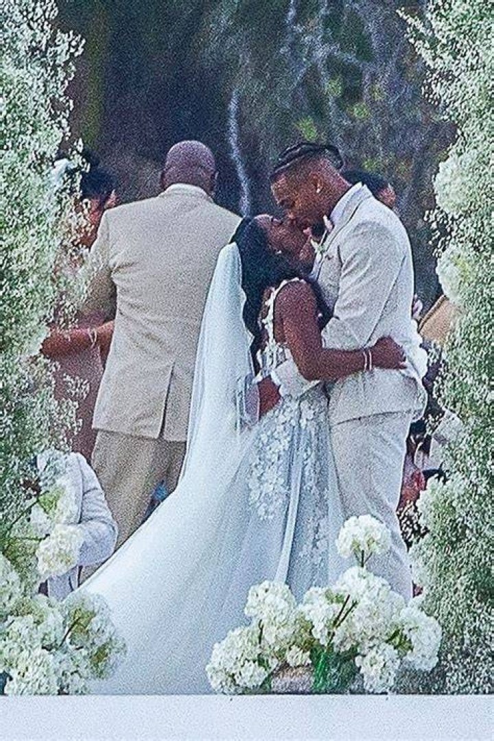 Simone Biles & Jonathan Owens’ 2nd Wedding In Cabo: Photos – Hollywood Life