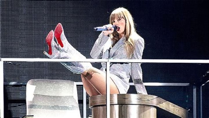 Songs About Boots & Celebs Who Love Them – Hollywood Life