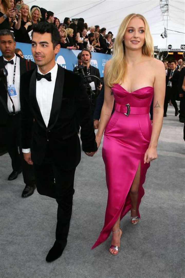 Sophie Turner At SAG Awards 2020: Stuns With Joe Jonas In A Strapless Pink Dress