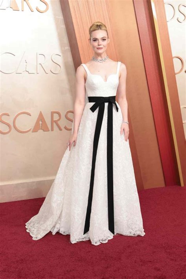 Stars In Thigh-High Slit Dresses At The 2019 Oscars — PICS