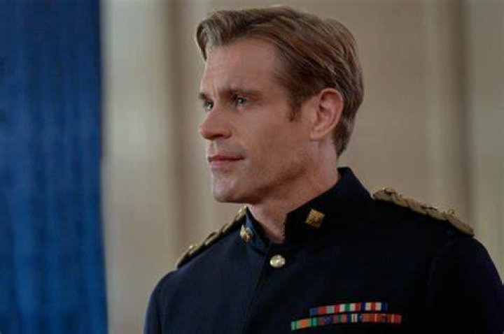 Stephen Huszar Talks Hallmark Movie – Hollywood Life