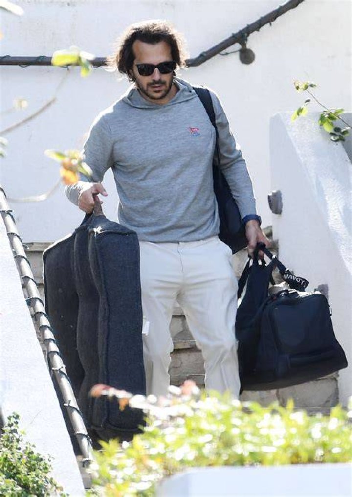 Sydney Sweeney’s Fiancé Jonathan Davino Leaves Home With Bags: Photos – Hollywood Life