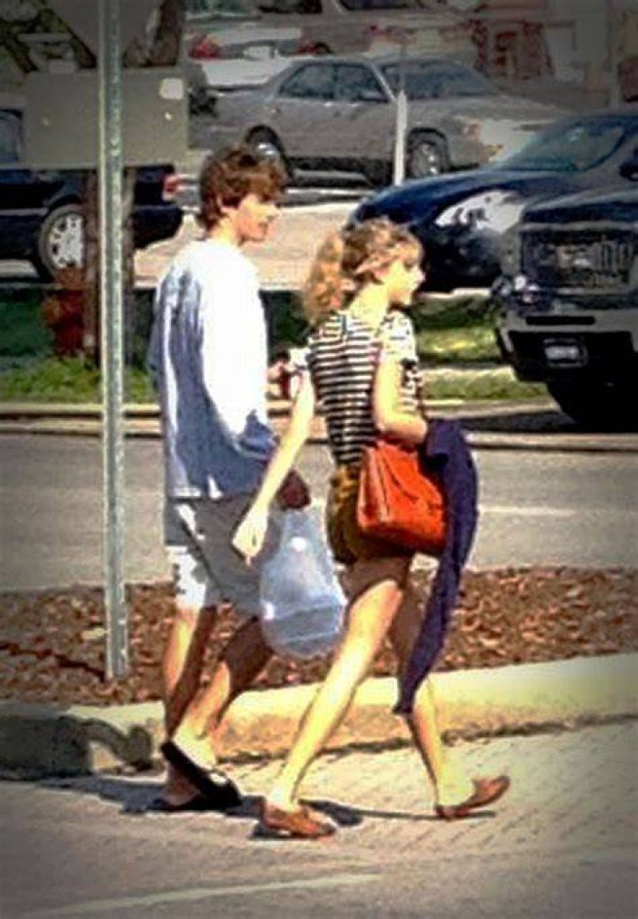 Taylor Swift & Conor Kennedy Break Up — Don’t Write A Song About This One, Tay – Hollywood Life