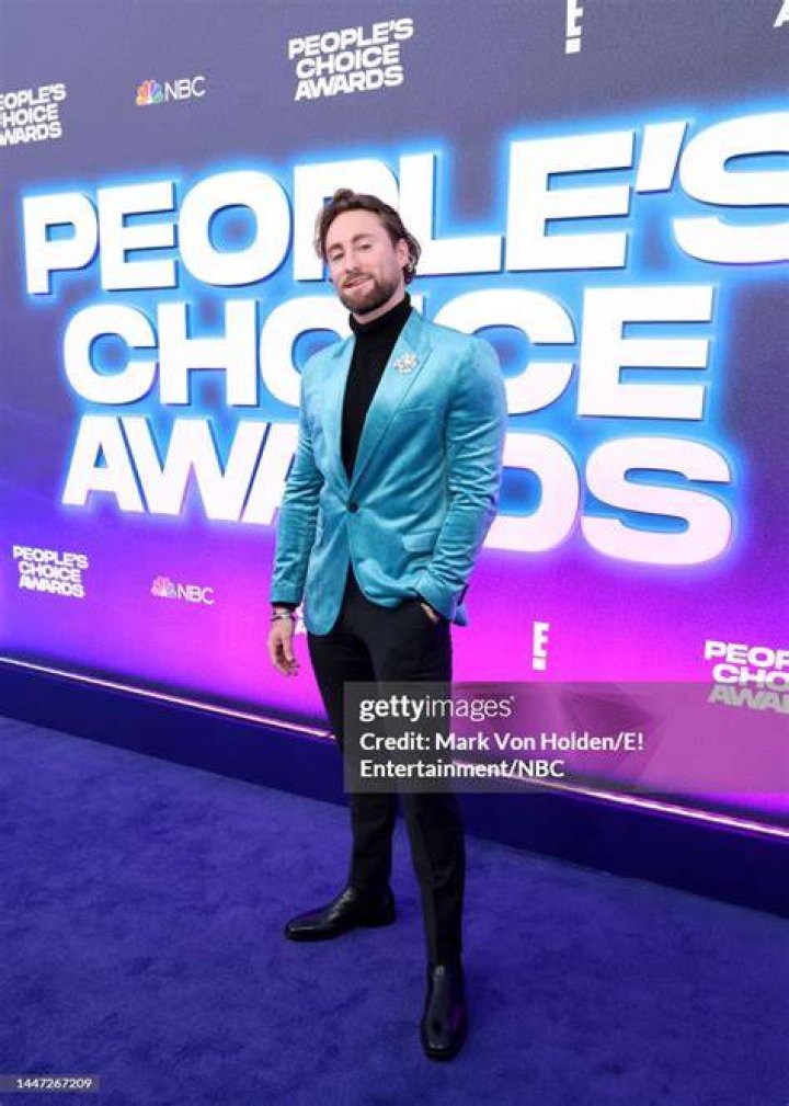 The 2022 People’s Choice Awards: Photos – Hollywood Life