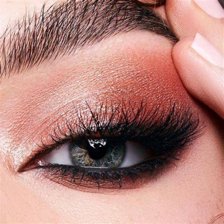 TikTok Is Obsessed With This $9 Flake-Free Mascara
