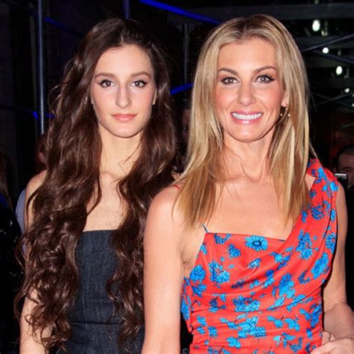 Tim & Faith Hill’s Daughter — 5 Facts – Hollywood Life