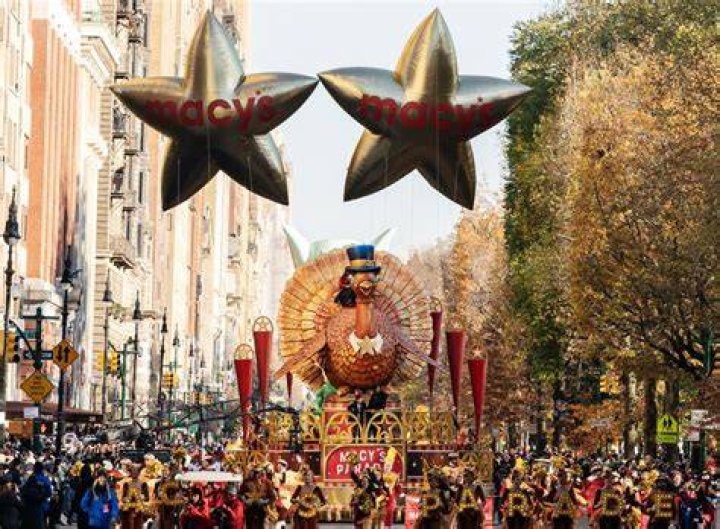 TLC Crushes The Macy’s Thanksgiving Day Parade With ‘No Scrubs’ & ‘Waterfalls’
