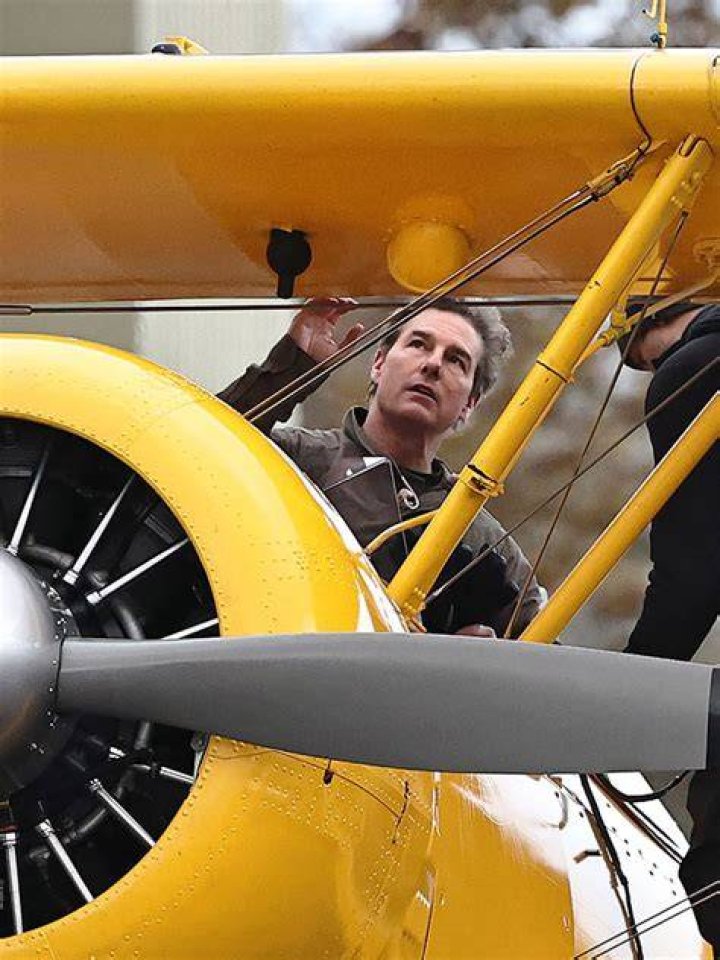 Tom Cruise Looks Like His ‘Top Gun’ Self In New Pics On Set Of ‘MI8’ – Hollywood Life