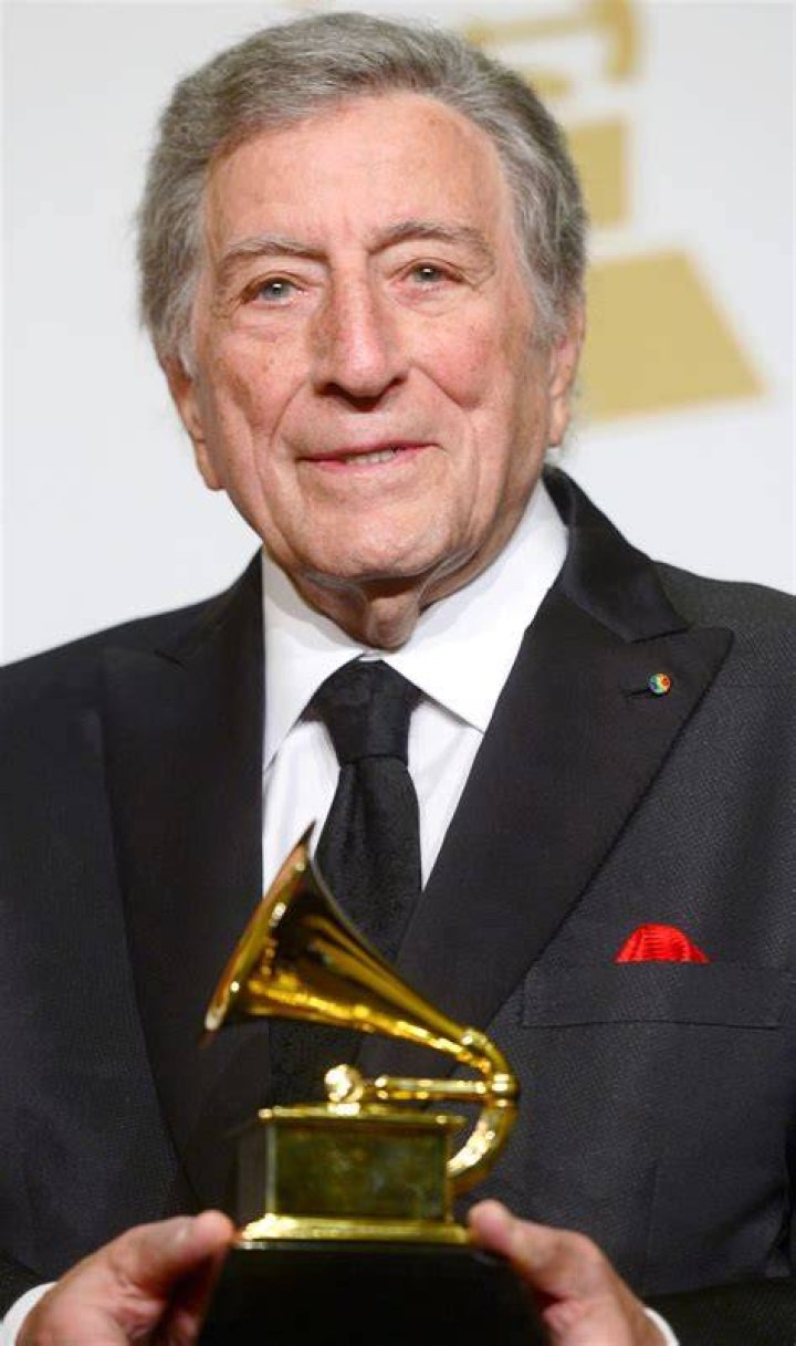Tony Bennett – Bio – Hollywood Life