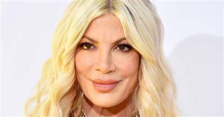 Tori Spelling’s Breast Implants Look Weird Because She May Be Pregnant, Experts Say! – Hollywood Life