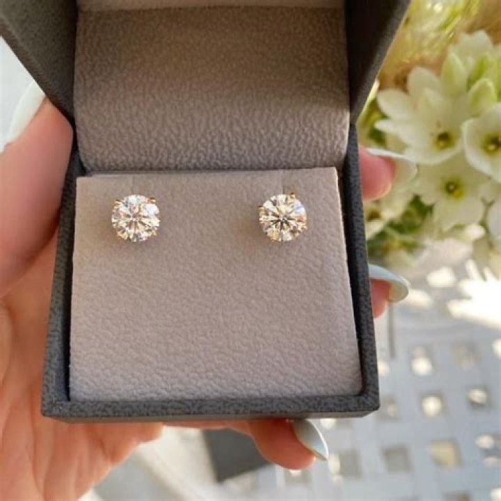Treat Someone This Christmas To These Gorgeous Diamond Stud Earrings For Under $100