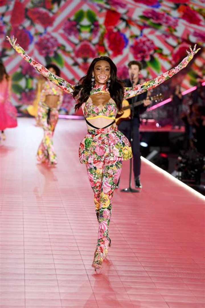 Victoria’s Secret Fashion Show 2018 — Pics