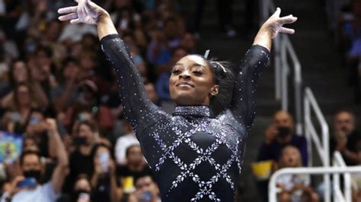 Watch Simone Biles’ Epic Floor Routine At U.S. National Championships – Hollywood Life