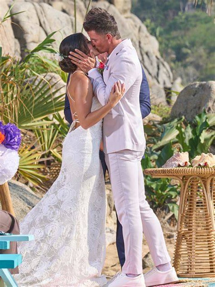 Who Got Married in the ‘Bachelor in Paradise’ Season 9 Finale? – Hollywood Life