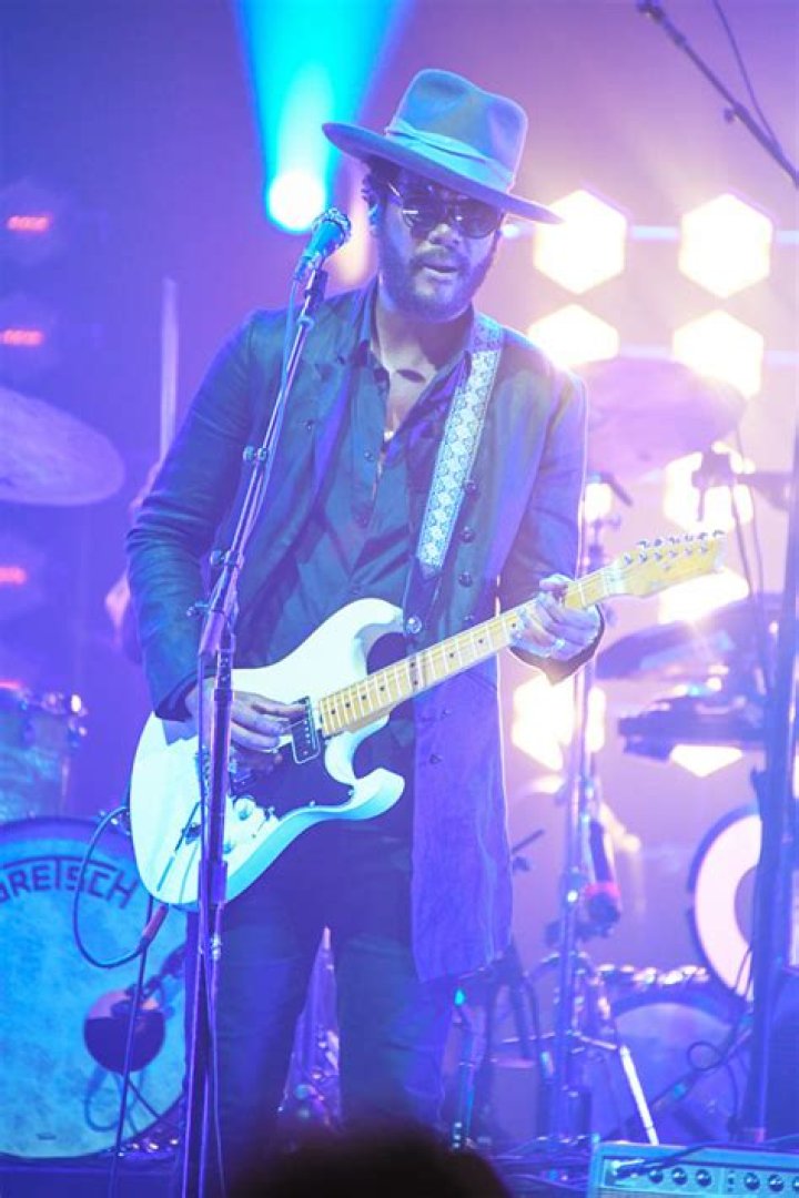 Who Is Gary Clark Jr? 5 Things To Know About The Singer – Hollywood Life