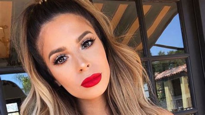 Who Is Laura Lee? — 5 Things About YouTube Star & Beauty Blogger – Hollywood Life