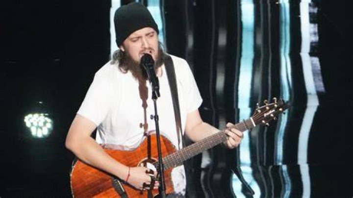 Who Is Oliver Steele? Get to Know the ‘American Idol’ Season 21 Singer – Hollywood Life
