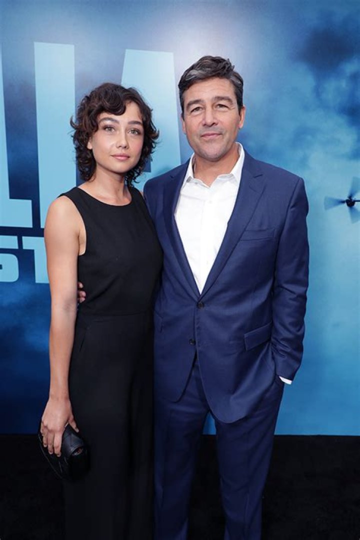 Who Is Sydney Chandler? 5 Things About Kyle Chandler’s Daughter – Hollywood Life