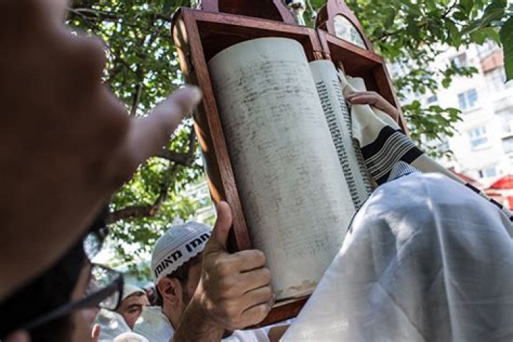 Yom Kippur: President Obama, Billy Eichner & More Celebrate Jewish Holiday